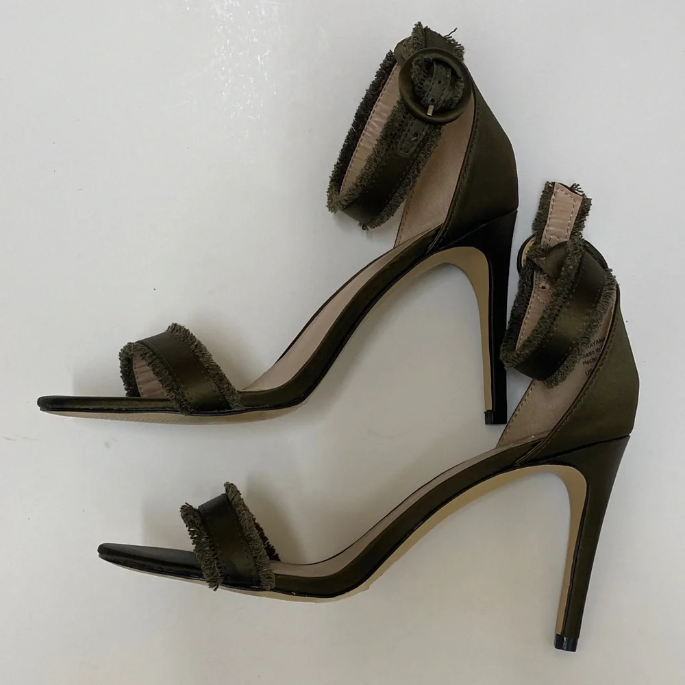 Mix No. 6  Rayane   Woman’s 4” heel in Army Green Color Size 8.5